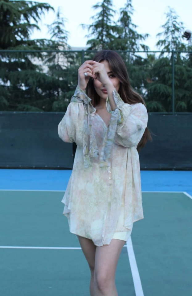 Romantik Desenli Şifon Gömlek