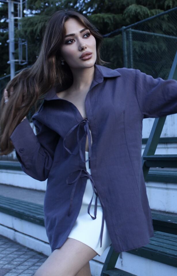 Önden Bağcık Detaylı Tasarım Gömlek