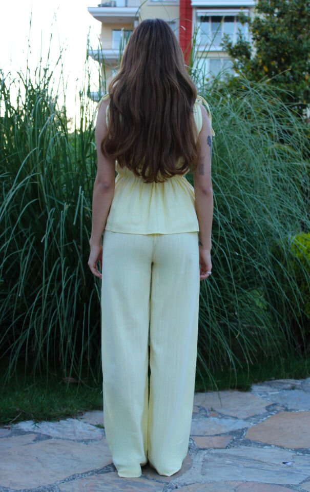 Lastik Detaylı Sarı Pantolon Bluz Takım