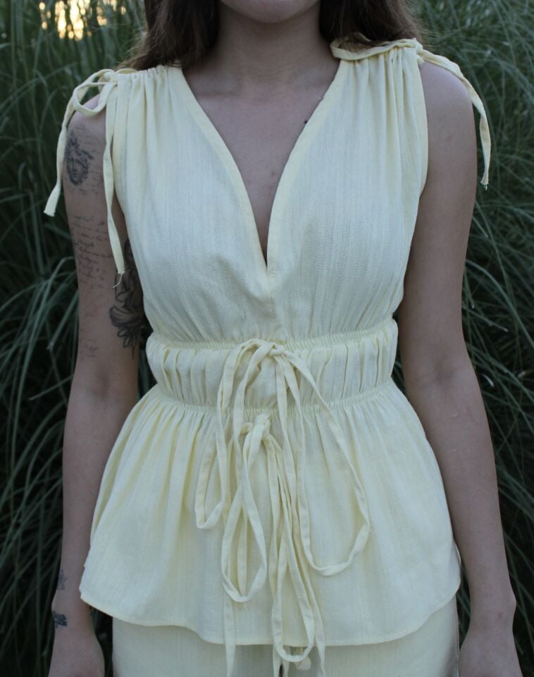 Lastik Detaylı Sarı Pantolon Bluz Takım