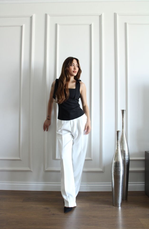 Siyah Kurdele Detaylı Bluz