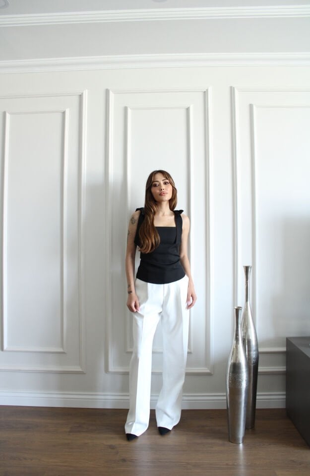 Siyah Kurdele Detaylı Bluz