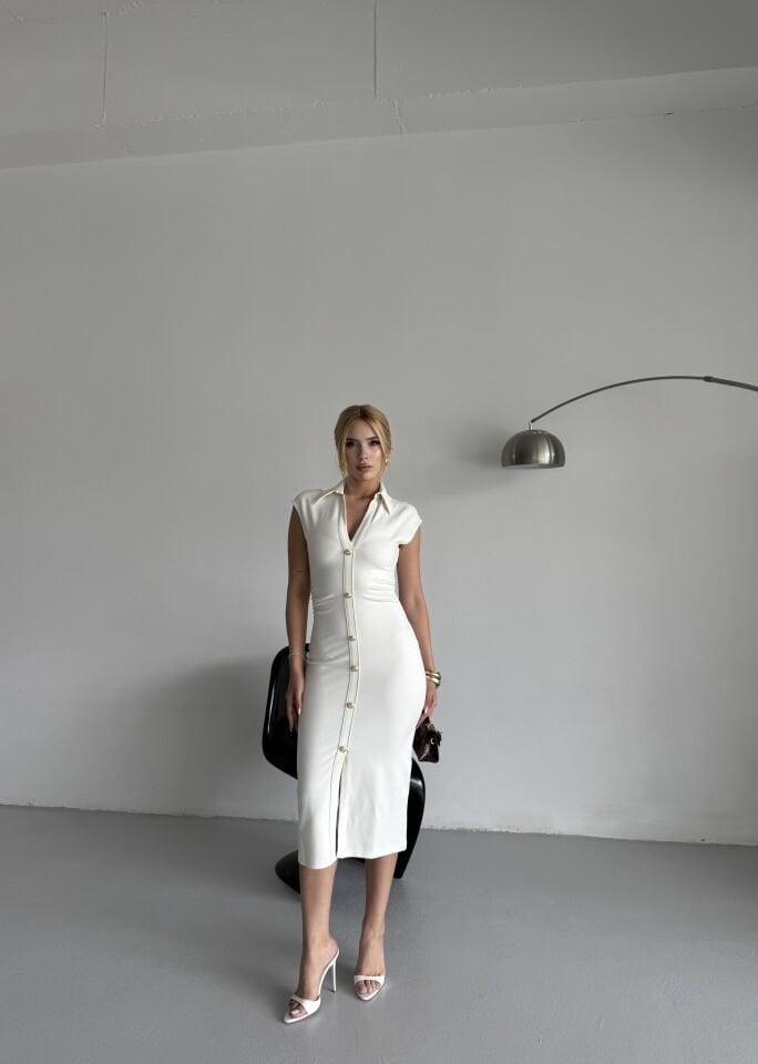 Gold Düğmeli Büzgü Detaylı Beyaz Kalem Elbise