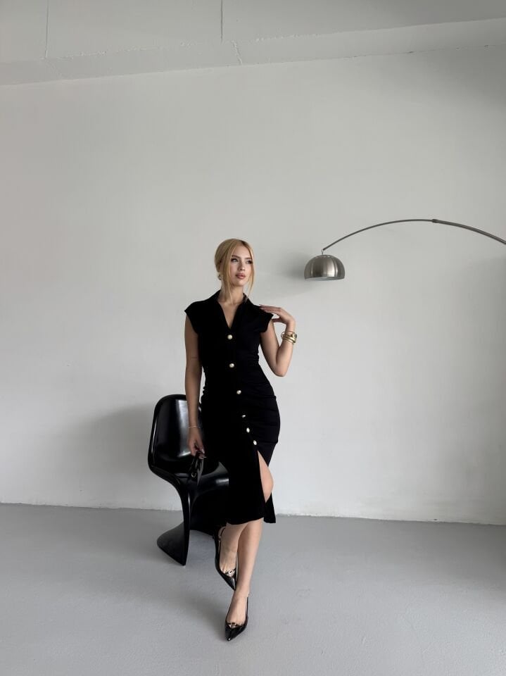 Gold Düğmeli Büzgü Detaylı Siyah Kalem Elbise