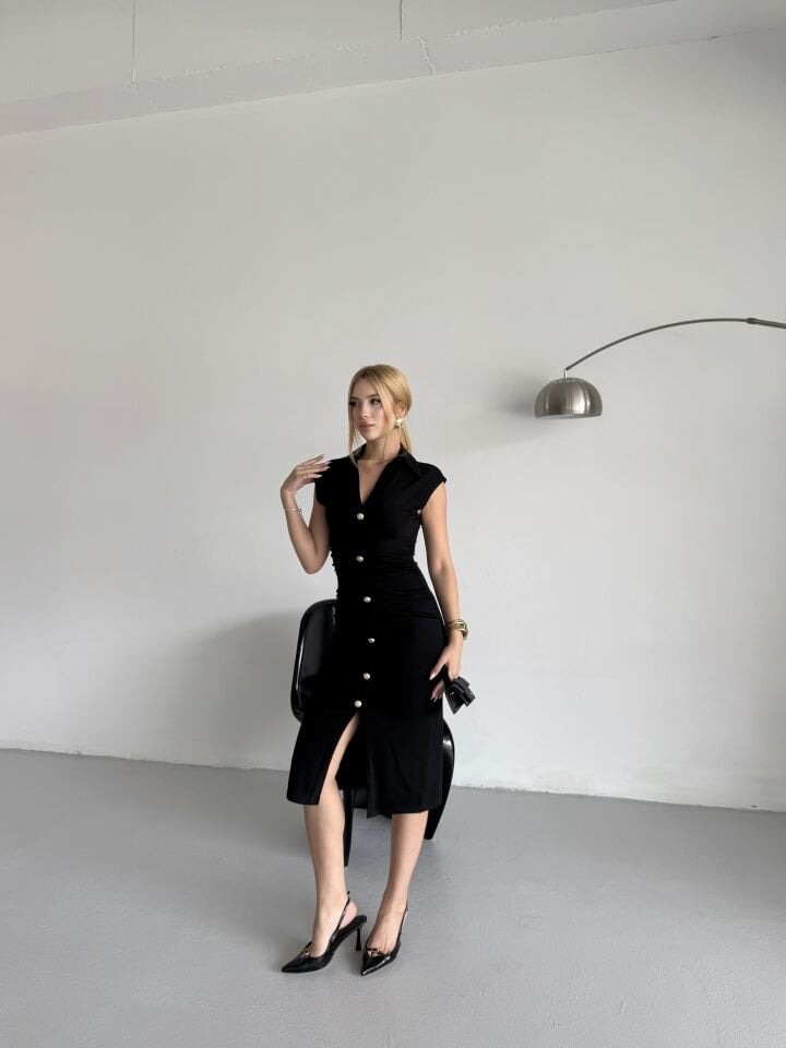 Gold Düğmeli Büzgü Detaylı Siyah Kalem Elbise