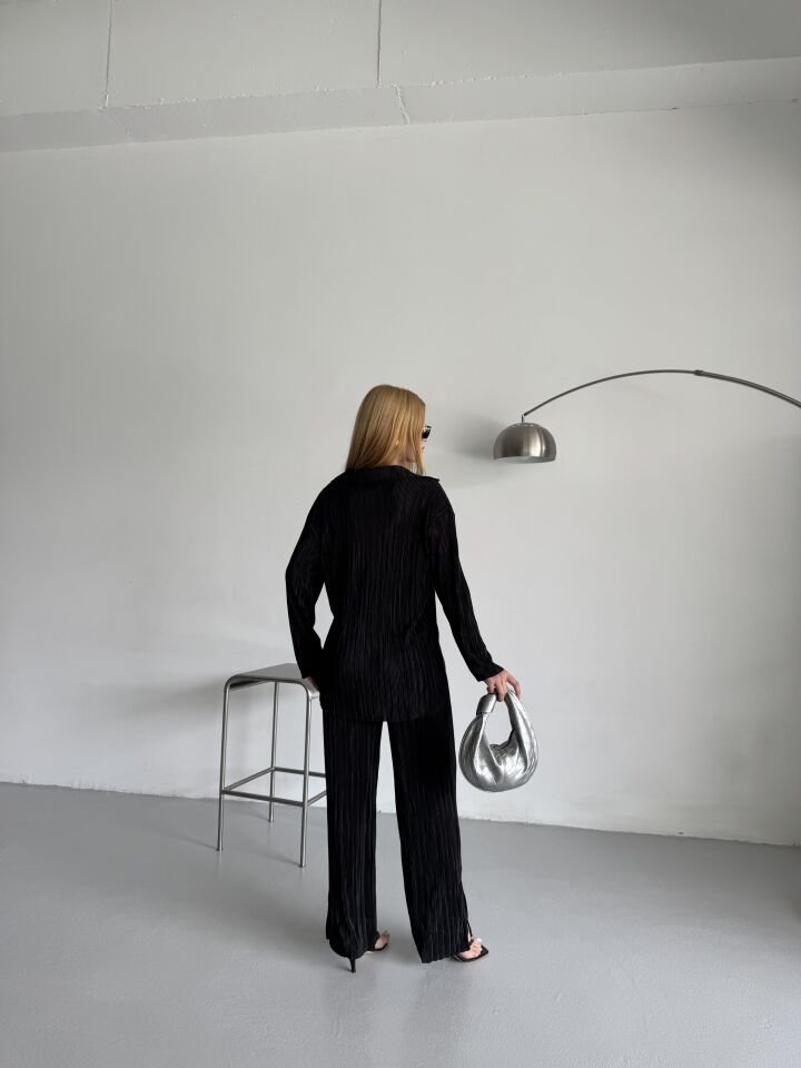 Piliseli Siyah Takım L(large)