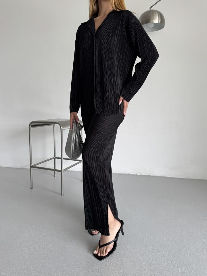 Piliseli Siyah Takım L(large)