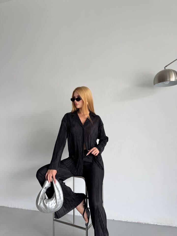 Piliseli Siyah Takım L(large)