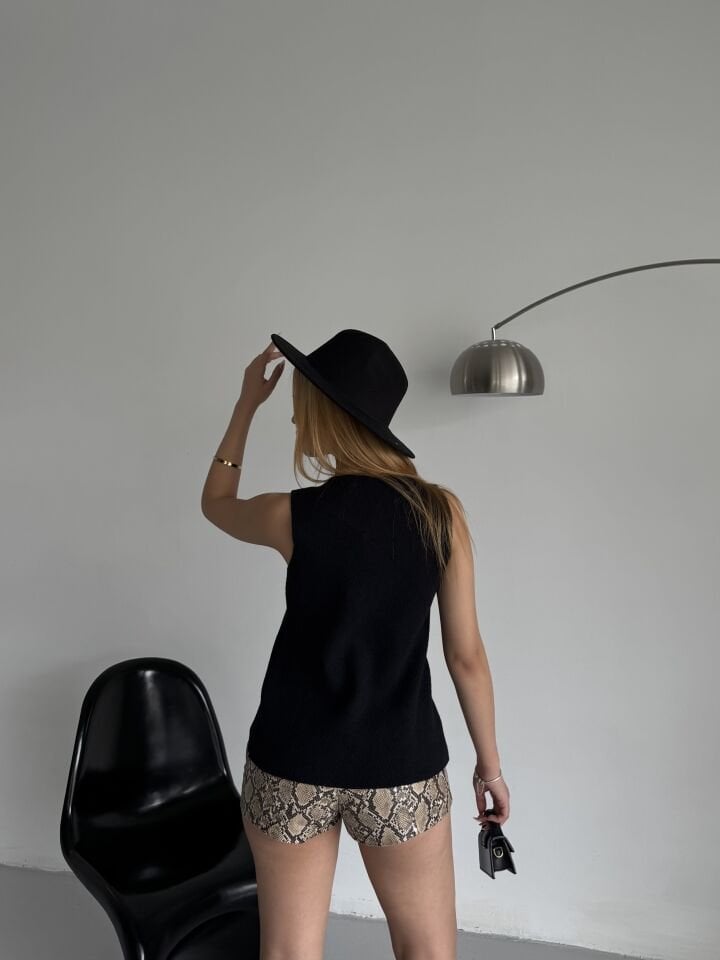 Siyah Düğmeli Sıfır Kol Triko Yelek standart