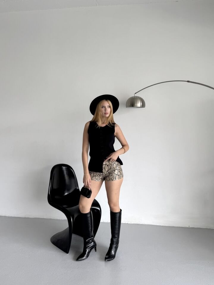 Siyah Düğmeli Sıfır Kol Triko Yelek standart