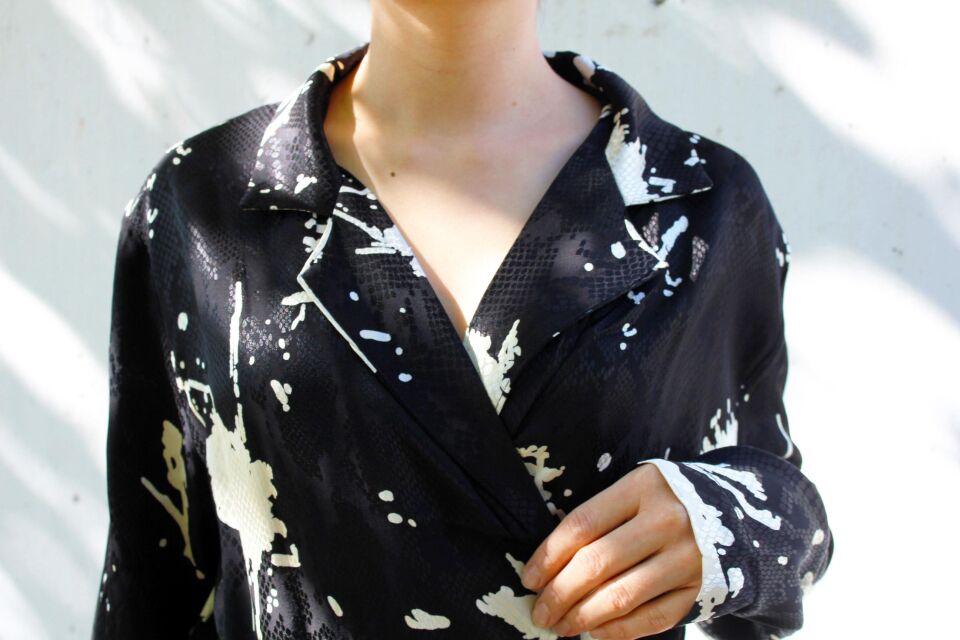 Siyah Yılan Desenli Kruvaze Yaka Bağlamalı Ceket Pantolon Saten Takım L(large)