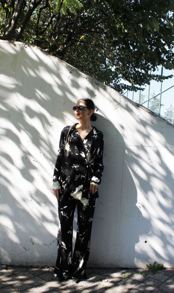 Siyah Yılan Desenli Kruvaze Yaka Bağlamalı Ceket Pantolon Saten Takım L(large)