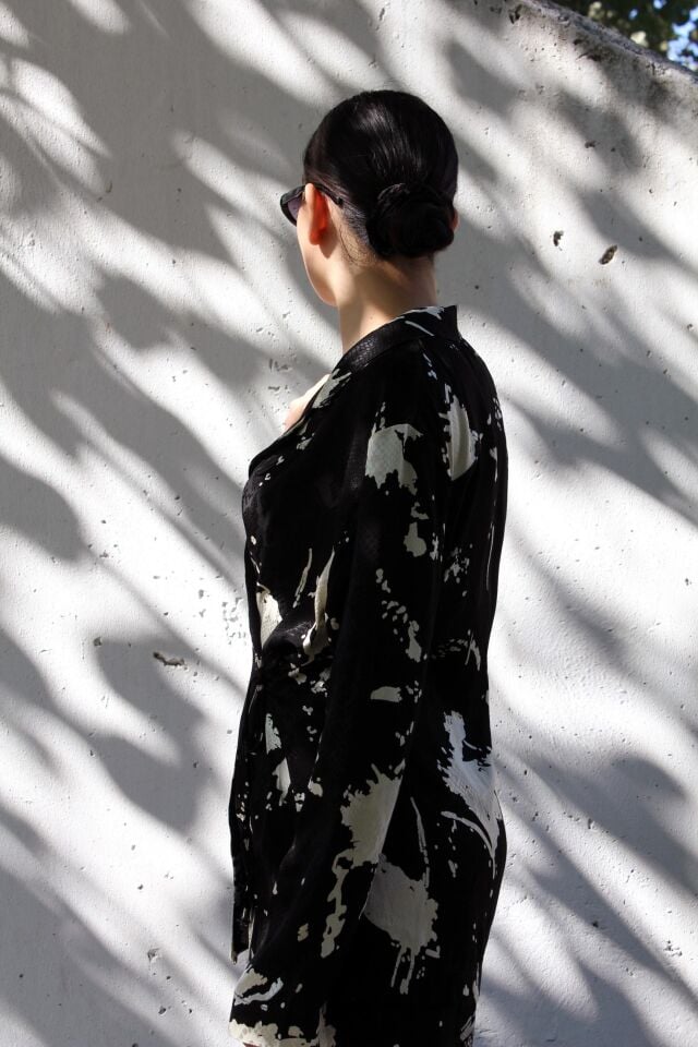 Siyah Yılan Desenli Kruvaze Yaka Bağlamalı Ceket Pantolon Saten Takım