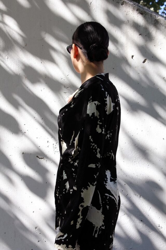 Siyah Yılan Desenli Kruvaze Yaka Bağlamalı Ceket Pantolon Saten Takım L(large)