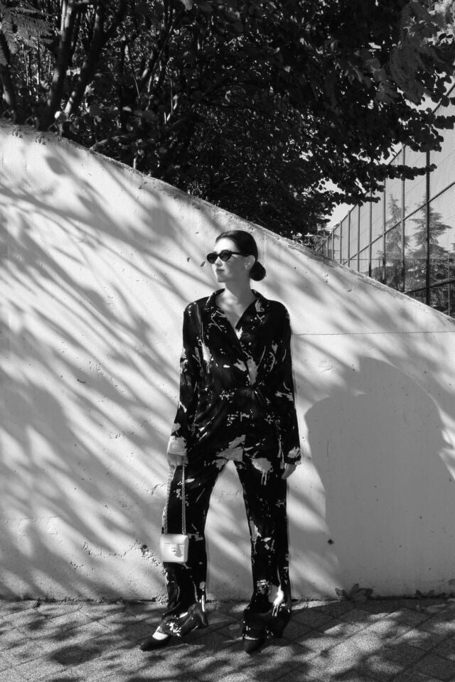 Siyah Yılan Desenli Kruvaze Yaka Bağlamalı Ceket Pantolon Saten Takım