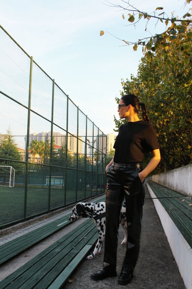 Kendinden Desenli Siyah Deri Pantolon