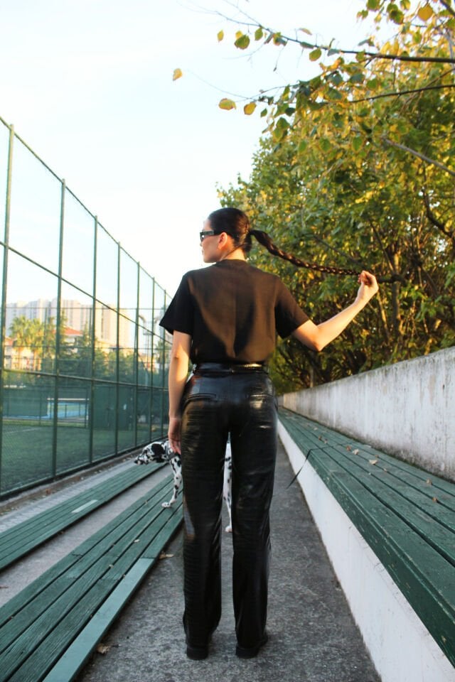 Kendinden Desenli Siyah Deri Pantolon